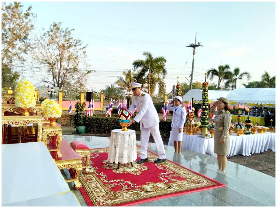 ﻿สำนักงานบังคับคดีจังหวัดปราจีนบุรีร่วมพิธีวางพานพุ่มดอกไม้สด เนื่องในวันสมเด็จพระเจ้าตากสินมหาราช ประจำปี 2562
